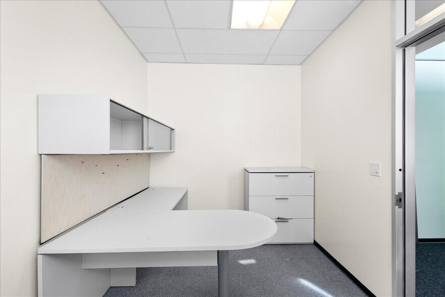 More Photos Of 482 W MacArthur Blvd, Oakland Medical For Sale