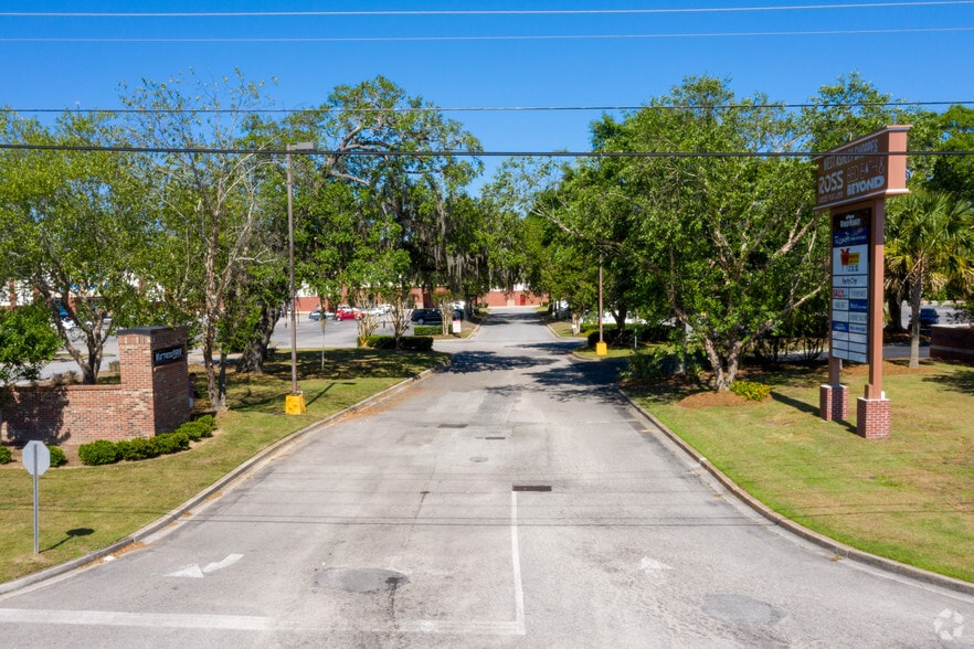 More Photos Of 946 Orleans Rd, Charleston Unknown For Lease