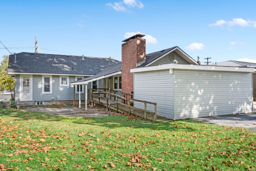 More Photos Of 1658 Saint Louis St, Springfield Office For Lease