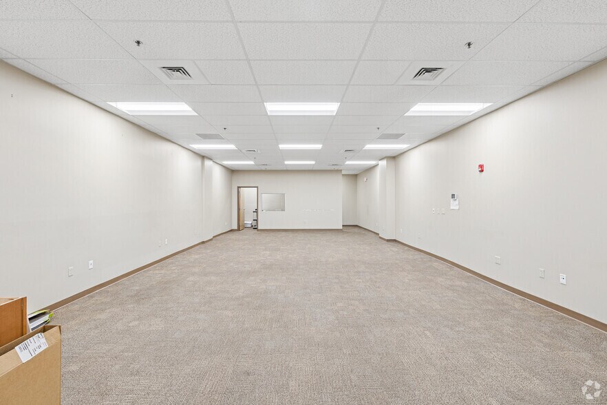 More Photos Of 1985 Main St, Springfield Storefront For Lease