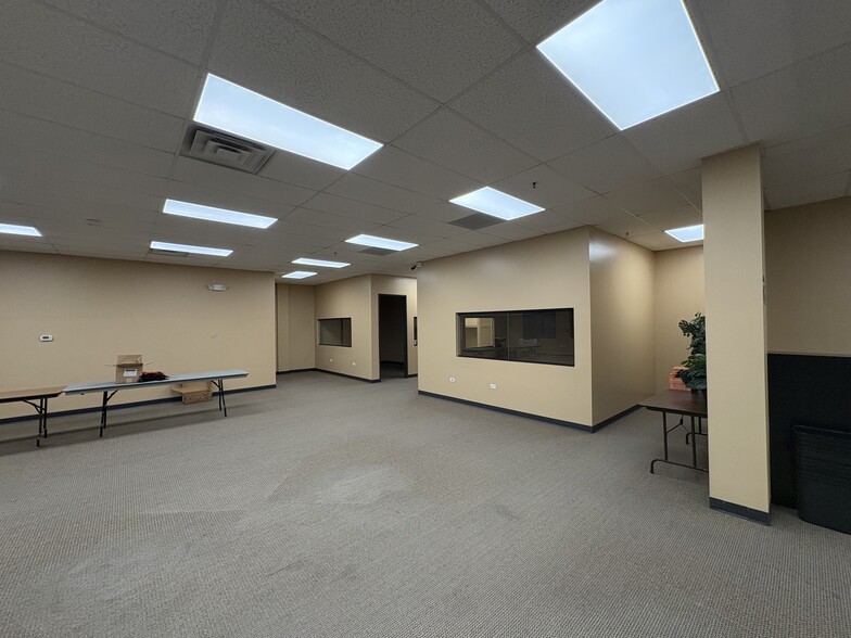 More Photos Of 7318 S Revere Pky, Englewood Flex For Sale