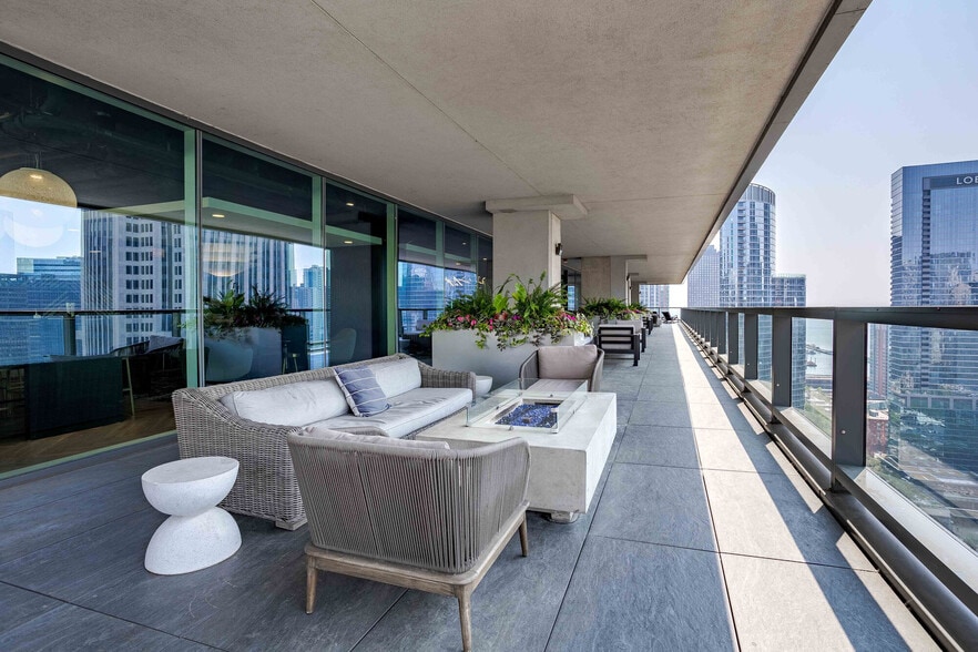 More Photos Of 200 E Illinois St, Chicago Apartments For Sale