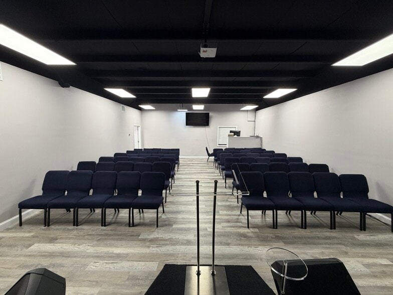 More Photos Of 553-555 Center Street Ext, Bridgeport Warehouse For Sale