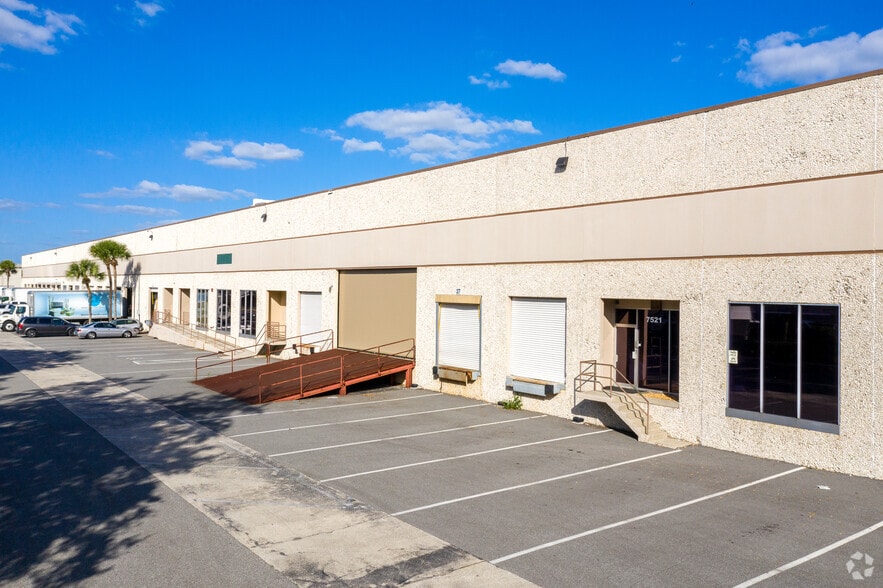 More Photos Of 7503-7527 Exchange Dr, Orlando Distribution For Lease
