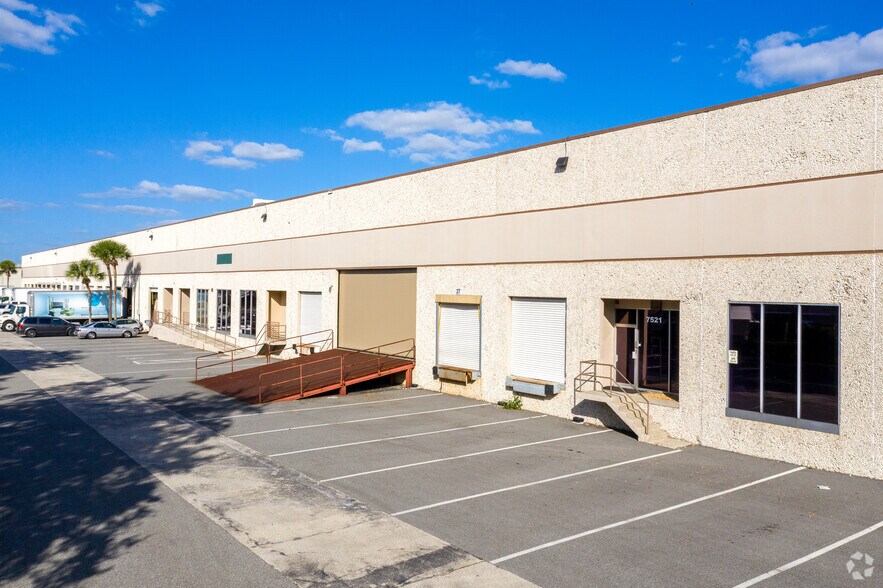 More Photos Of 7503-7527 Exchange Dr, Orlando Distribution For Lease