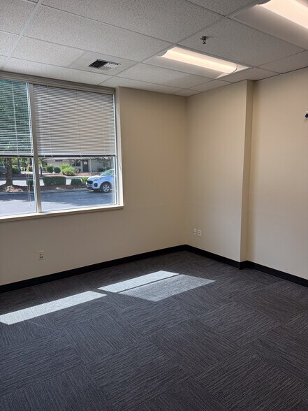 More Photos Of 8316-8330 S 259th St, Kent Unknown For Lease