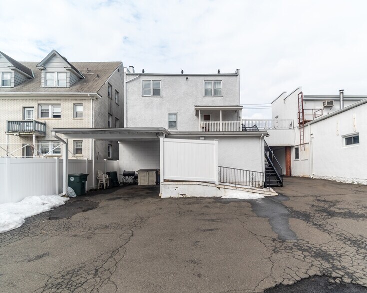 More Photos Of 121 Regent St, Port Chester Funeral Home For Sale