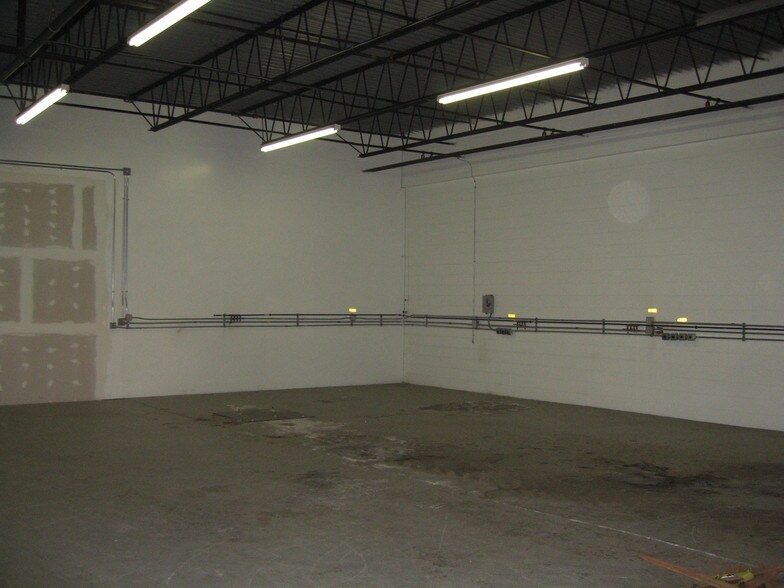 More Photos Of 7 Thompson Rd, East Windsor Light Manufacturing For Lease
