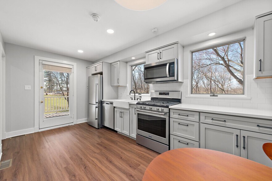 More Photos Of 1442 Coraopolis Heights Rd, Moon Township Hospitality For Sale