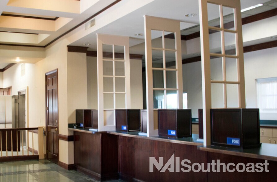 More Photos Of 7000 SE Federal Hwy, Stuart Office For Lease