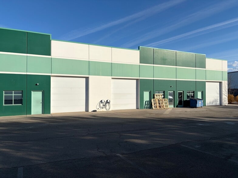 More Photos Of 300 Gregory Ct, Shorewood Warehouse For Sale