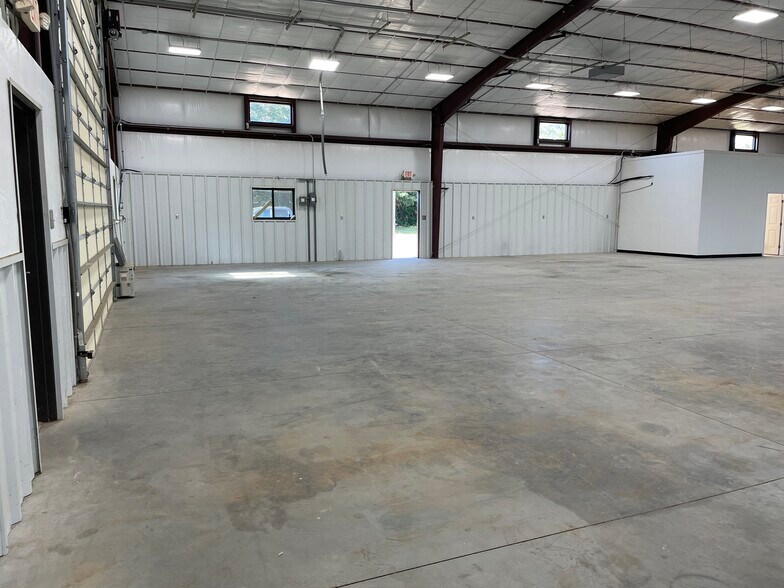 More Photos Of 813 Joe Black Rd, Williamston Warehouse For Lease