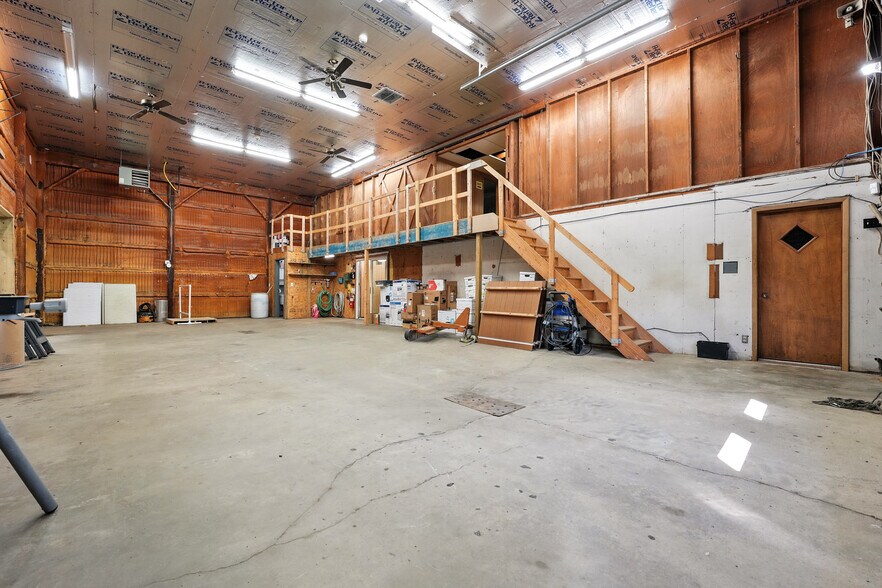 More Photos Of 4487 Sr 8, Titusville Showroom For Sale