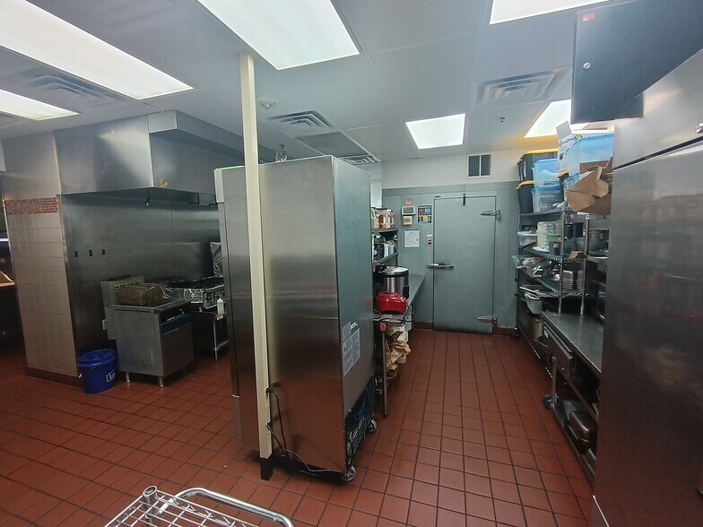 More Photos Of 1635 Eldridge Pky, Houston Freestanding For Lease