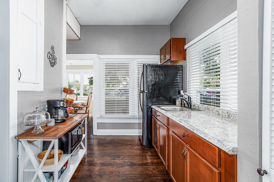 More Photos Of 69 W Macclenny Ave, Macclenny Office For Sale