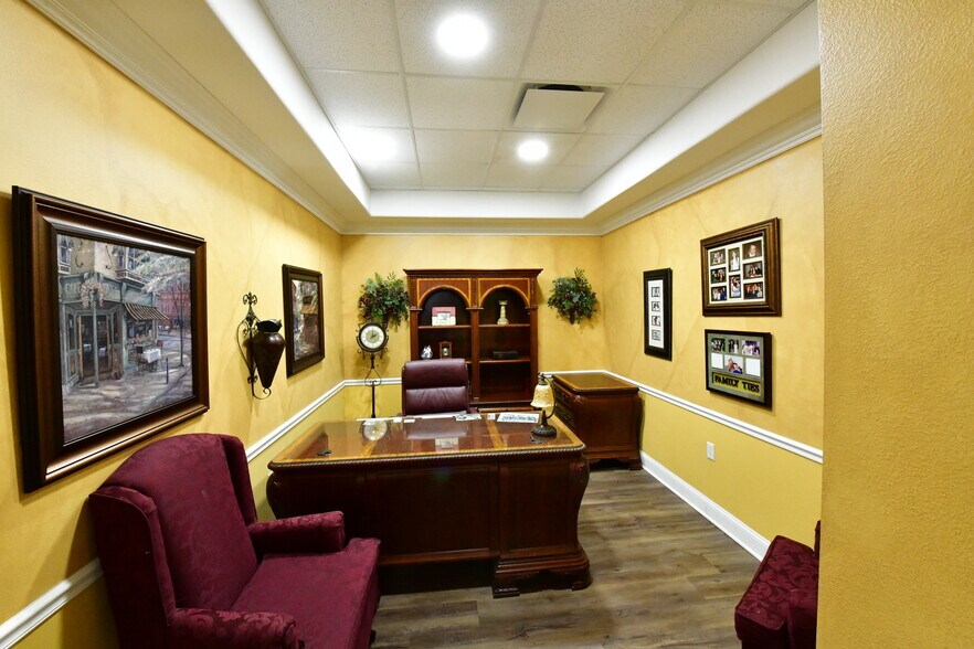 More Photos Of 1315 Providence Rd, Brandon Office Residential For Lease