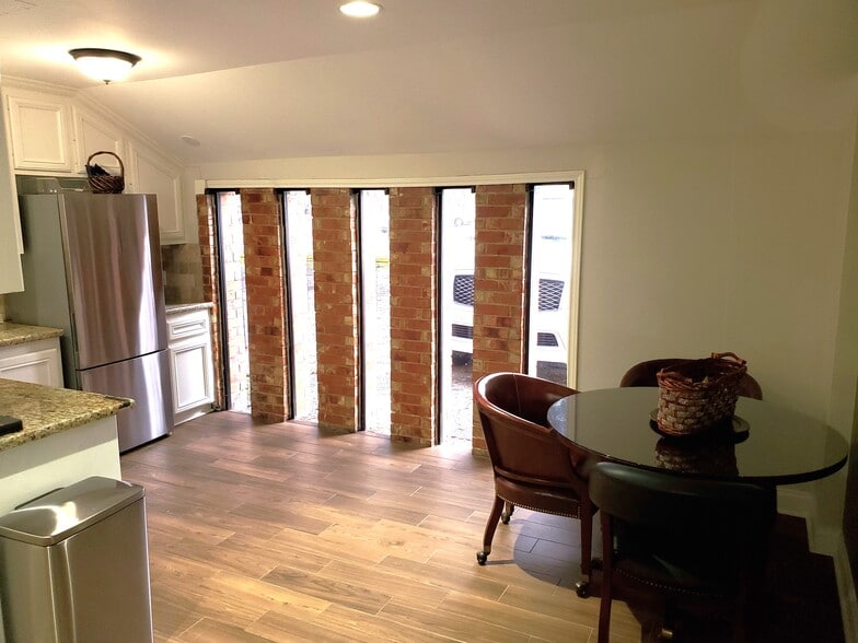 More Photos Of 3220 Broadway St, Houston Office For Lease