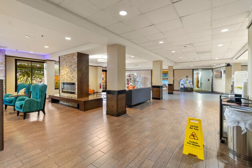 More Photos Of 7675 W Irlo Bronson Memorial Hwy, Kissimmee Hotel For Sale