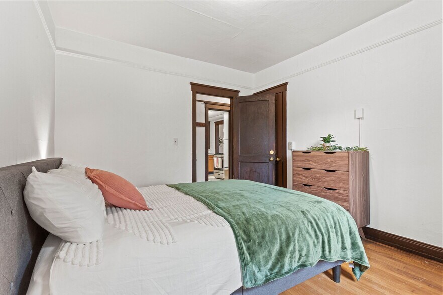 More Photos Of 702 S Bernard, Spokane Apartments For Sale