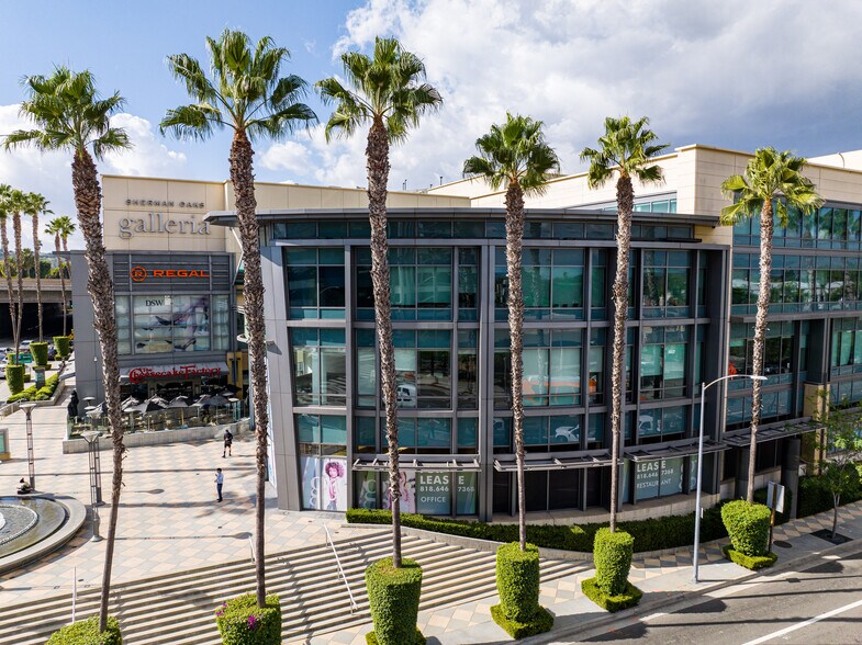 More Photos Of 15301 Ventura Blvd, Sherman Oaks Unknown For Lease