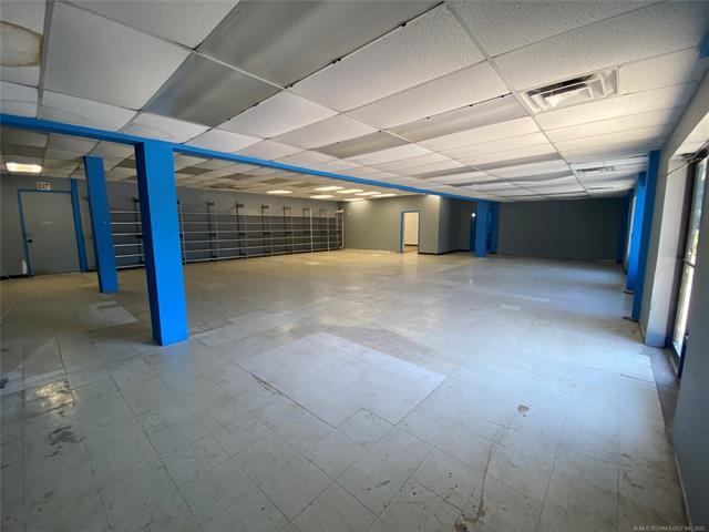 More Photos Of 713 N 2nd St, Stilwell Industrial For Sale