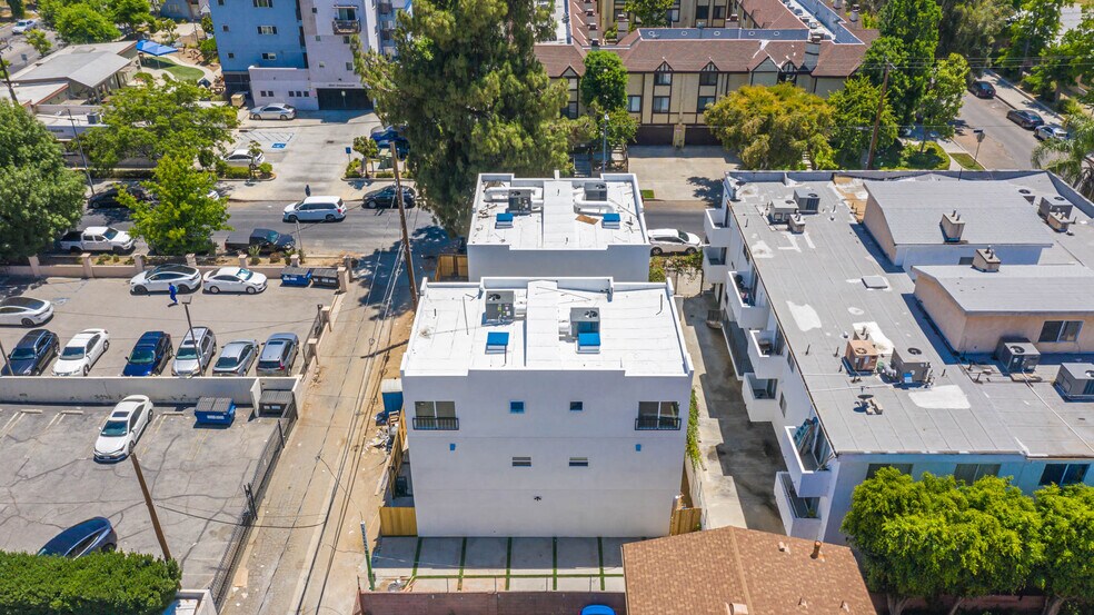 More Photos Of 21719 Hart St, Canoga Park Apartments For Sale