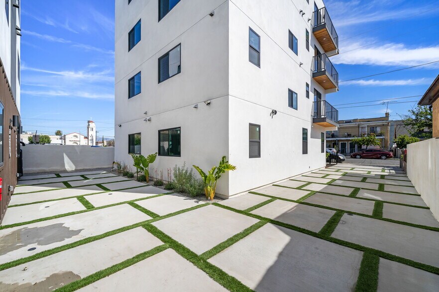 More Photos Of 1933 Magnolia Ave, Los Angeles Apartments For Sale