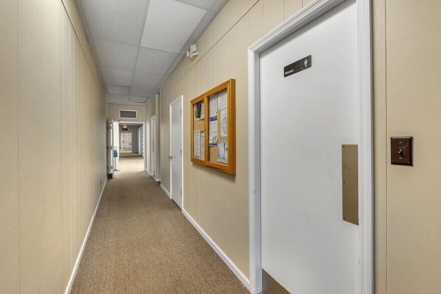 More Photos Of 1690 Capital Cir SW, Tallahassee Warehouse For Sale