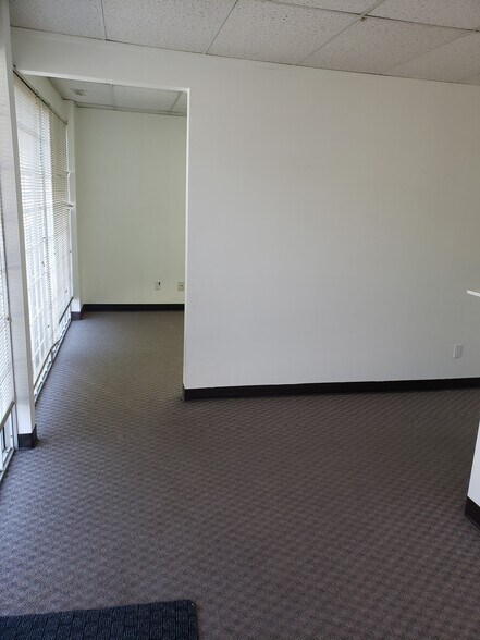More Photos Of 3610 29th St NE, Calgary Warehouse For Sale