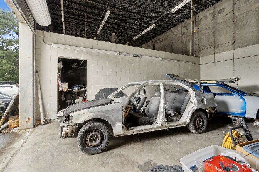 More Photos Of 1875 Airport Industrial Park Dr, Marietta Industrial For Sale