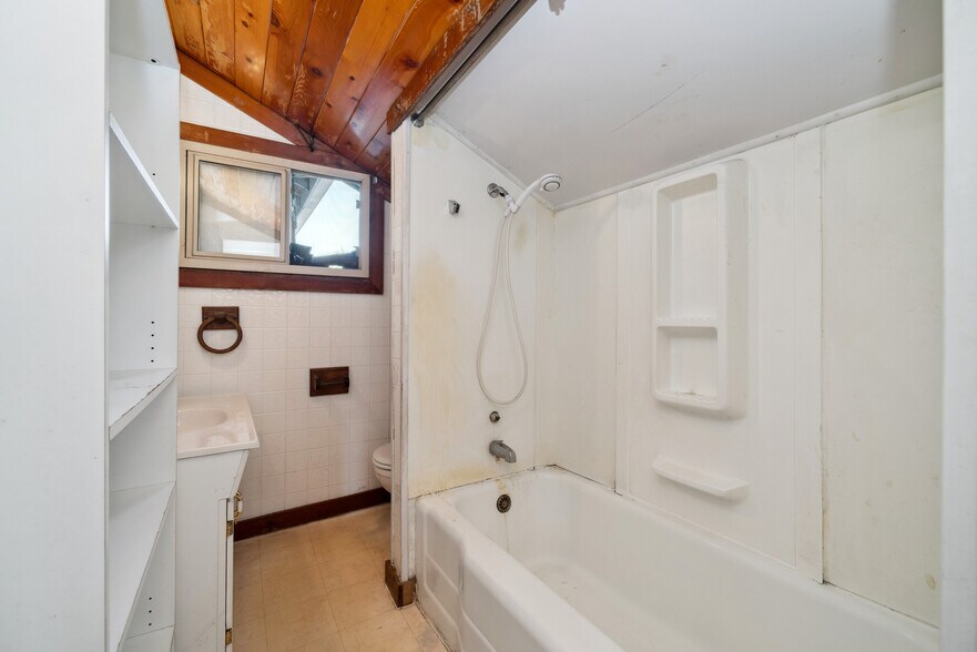 More Photos Of 35800 7th (Hwy101) St, Nehalem Storefront Retail Residential For Sale