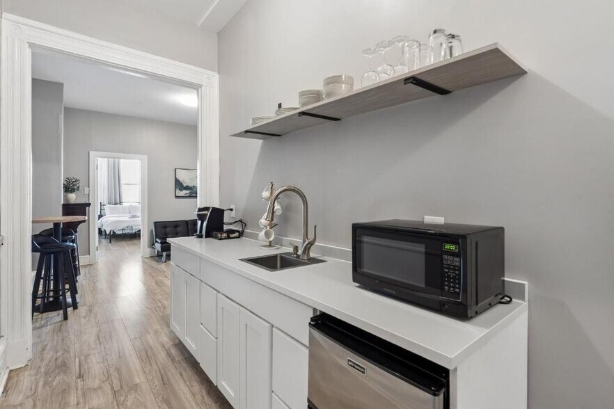More Photos Of 1611 S Broad St, Philadelphia Specialty For Sale