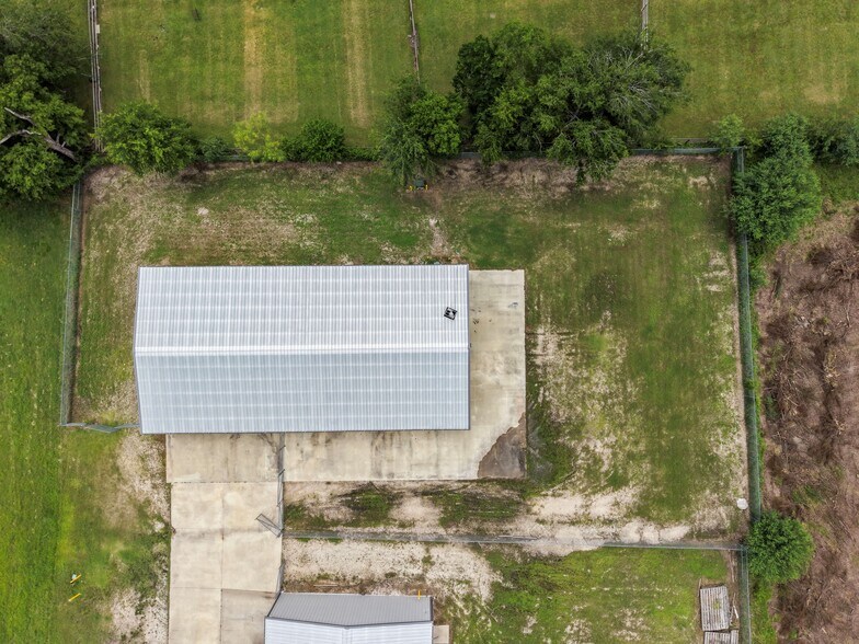 More Photos Of 7502 E State Highway 21, Bryan Warehouse For Lease