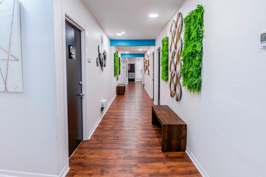 More Photos Of 629-633 W 19th St, Houston Coworking Space