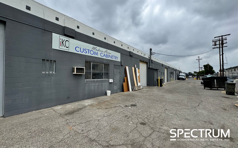 More Photos Of 7631 Alabama Ave, Canoga Park Warehouse For Lease