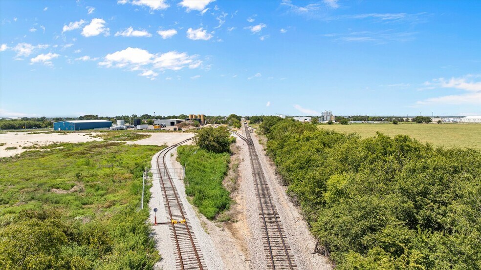 More Photos Of 14100 N Highway 171, Cresson Warehouse For Lease