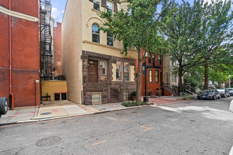 More Photos Of 2008 Hillyer Pl NW, Washington Office Residential For Sale