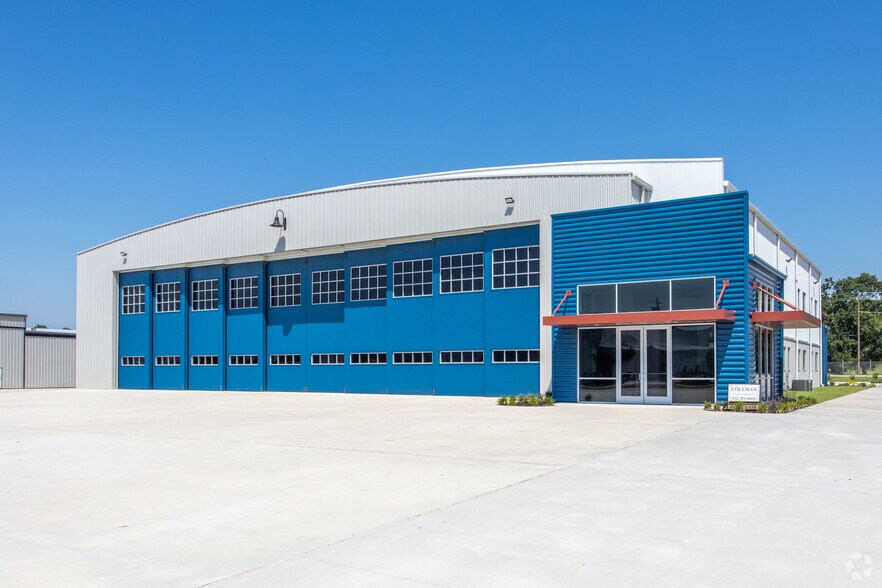 Primary Photo Of 10030 Airport Rd, Conroe Airplane Hangar For Sale