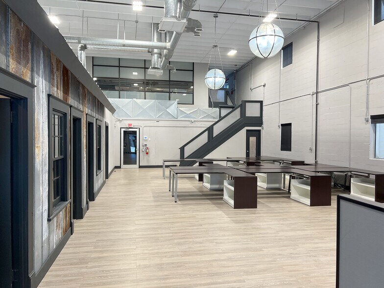 More Photos Of 822 W Central Blvd, Orlando Flex For Sale