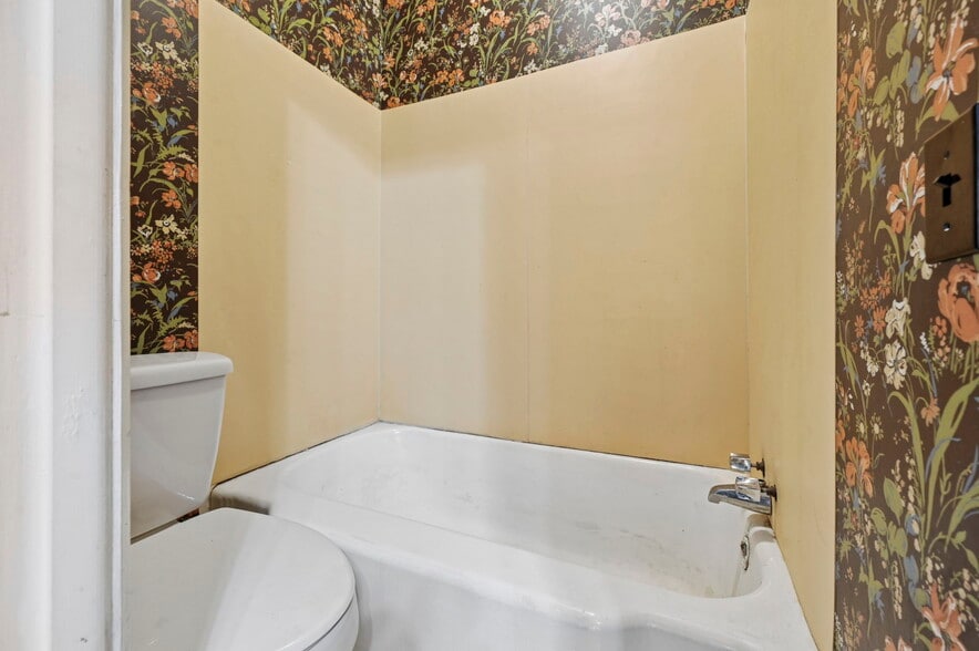 More Photos Of 2801 W Colorado Ave, Colorado Springs General Retail For Sale