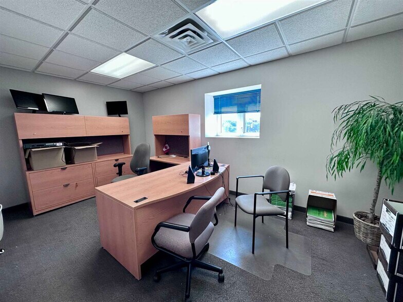 More Photos Of 347 Lake St, Sault Ste. Marie General Retail For Sale