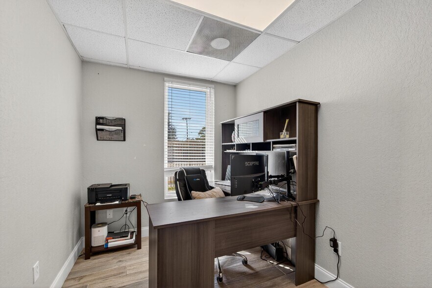 More Photos Of 3411 N 29th St, Tampa Office For Sale