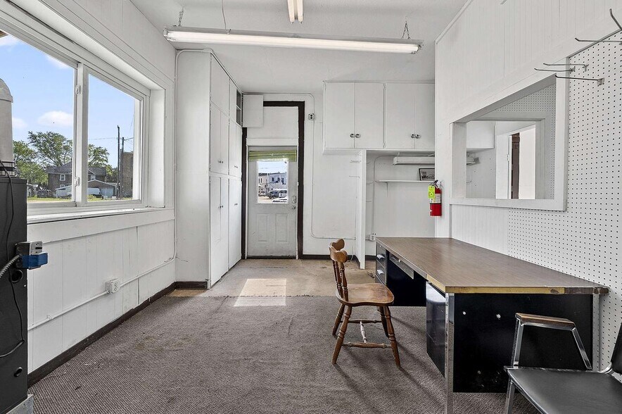 More Photos Of 201 E Green Bay St, Bonduel Service Station For Sale
