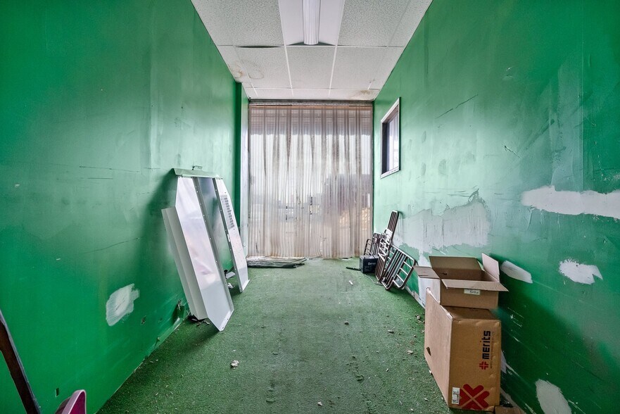 More Photos Of 2814-2818 E Allegheny Ave, Philadelphia Storefront Retail Office For Lease