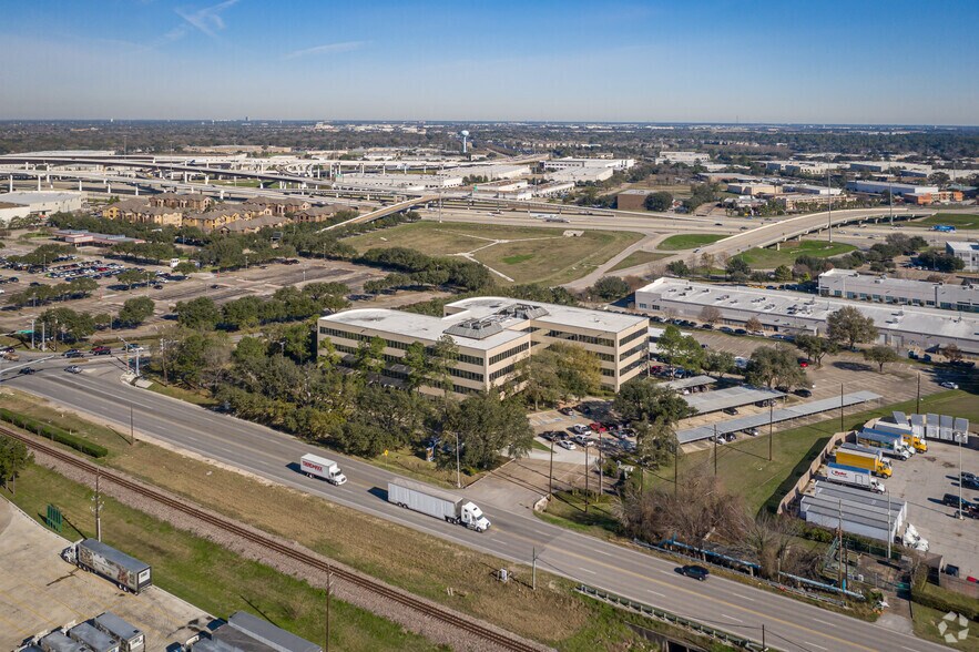 More Photos Of 10235 W Little York Rd, Houston Office For Lease