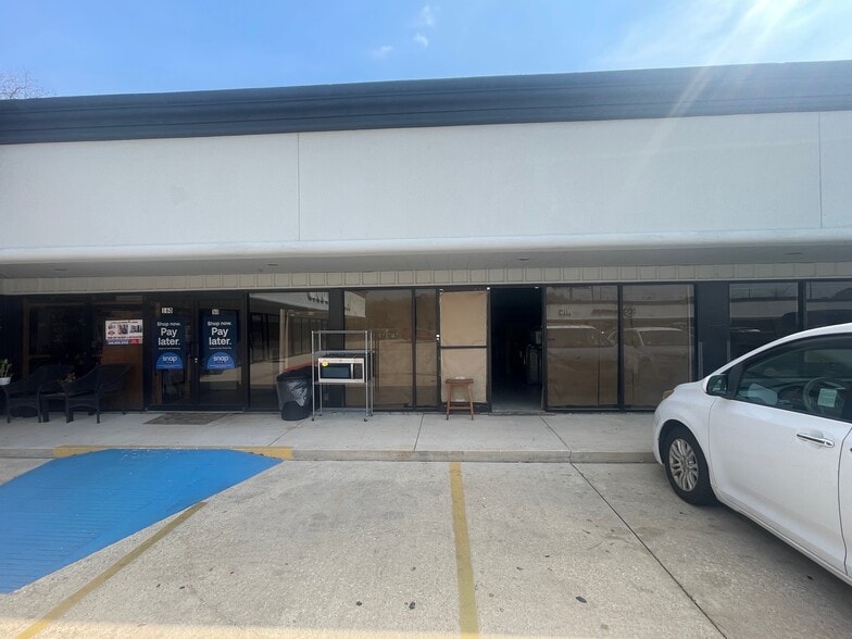 More Photos Of 701 E Main St, Tomball Storefront For Lease