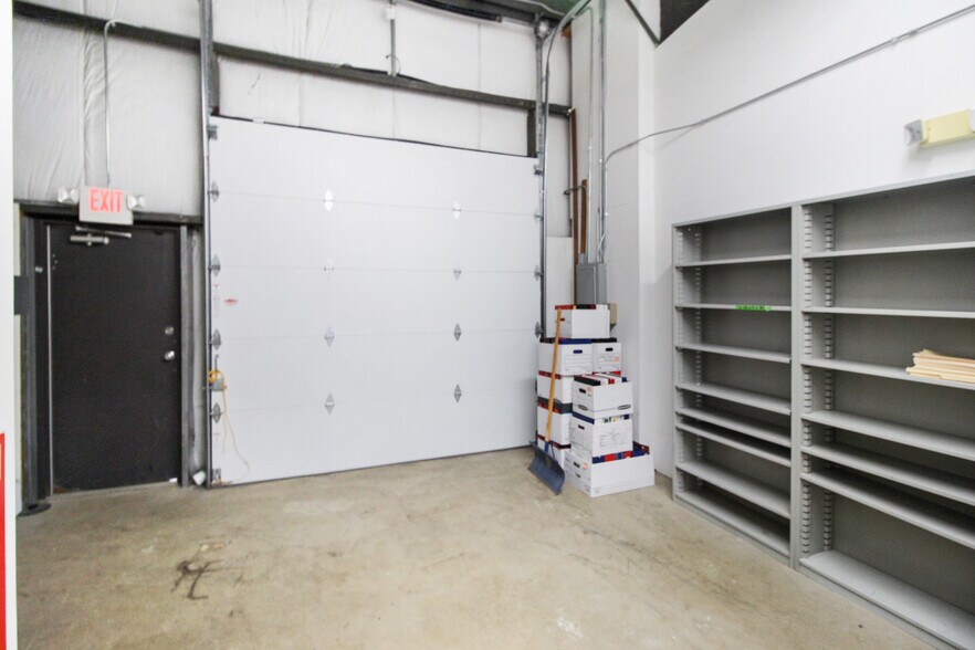 More Photos Of 2600 Keslinger Rd, Geneva Showroom For Lease