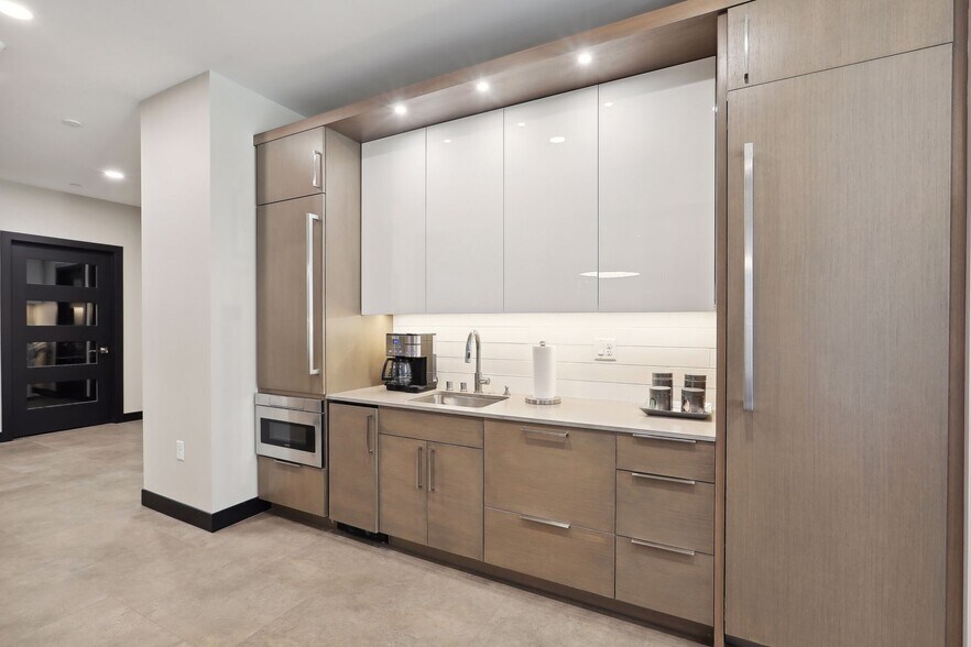 More Photos Of 275 Lake St, Wayzata Office Residential For Lease