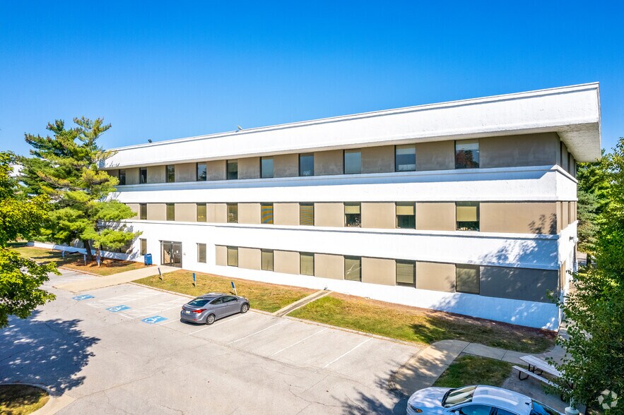 More Photos Of 950 Office Park Rd, West Des Moines Office For Sale