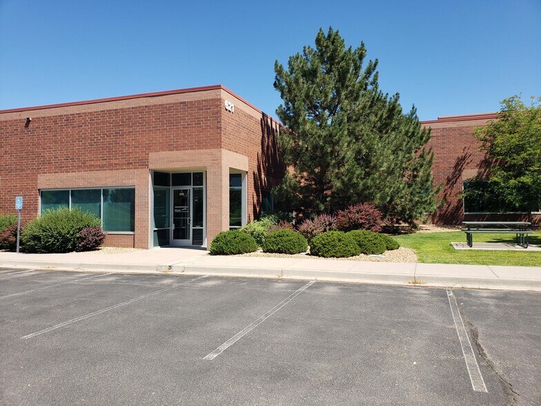 Primary Photo Of 621 Southpark Dr, Littleton Showroom For Lease